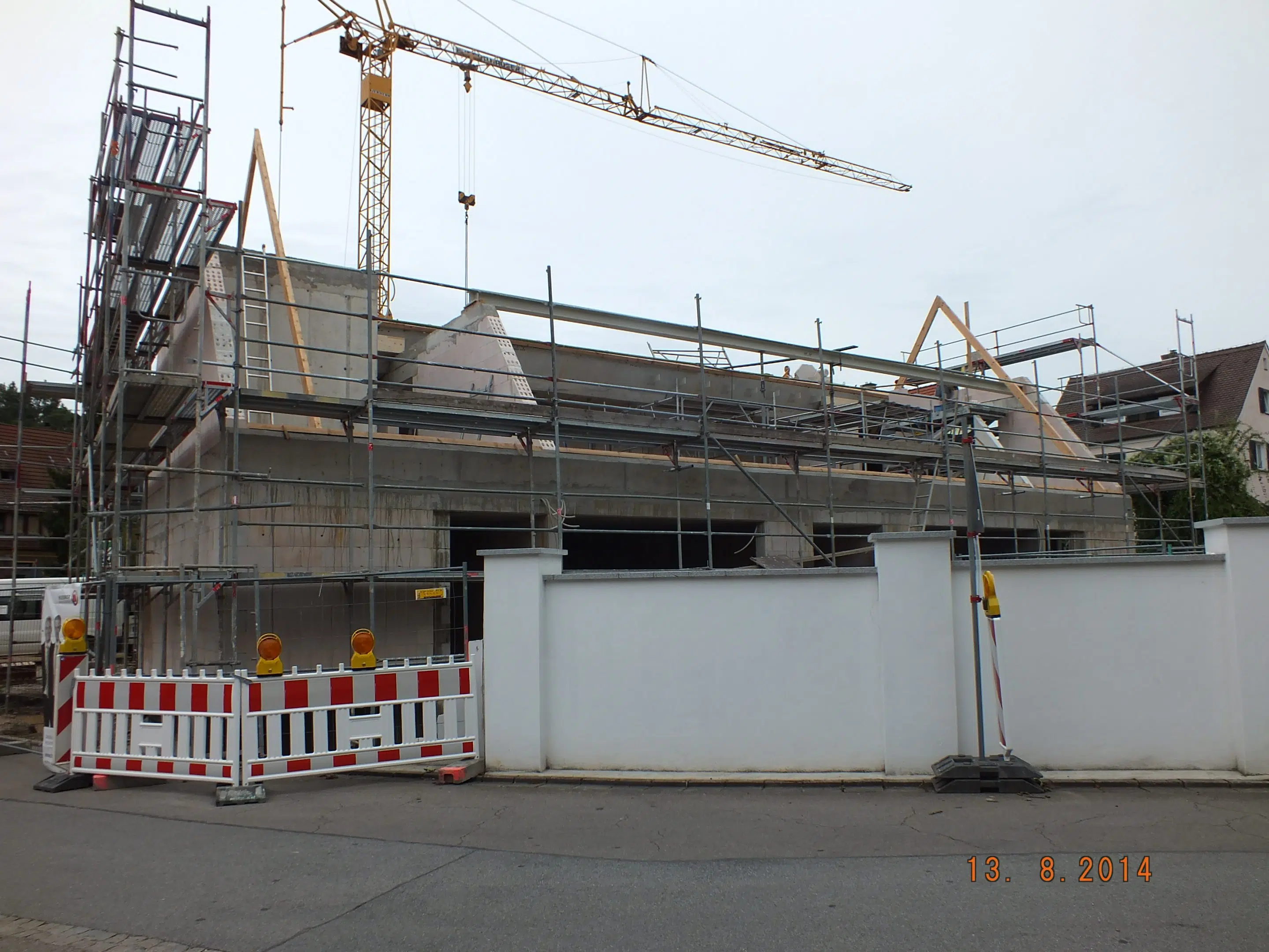 Bestandsgebäude mit ergänzter Struktur