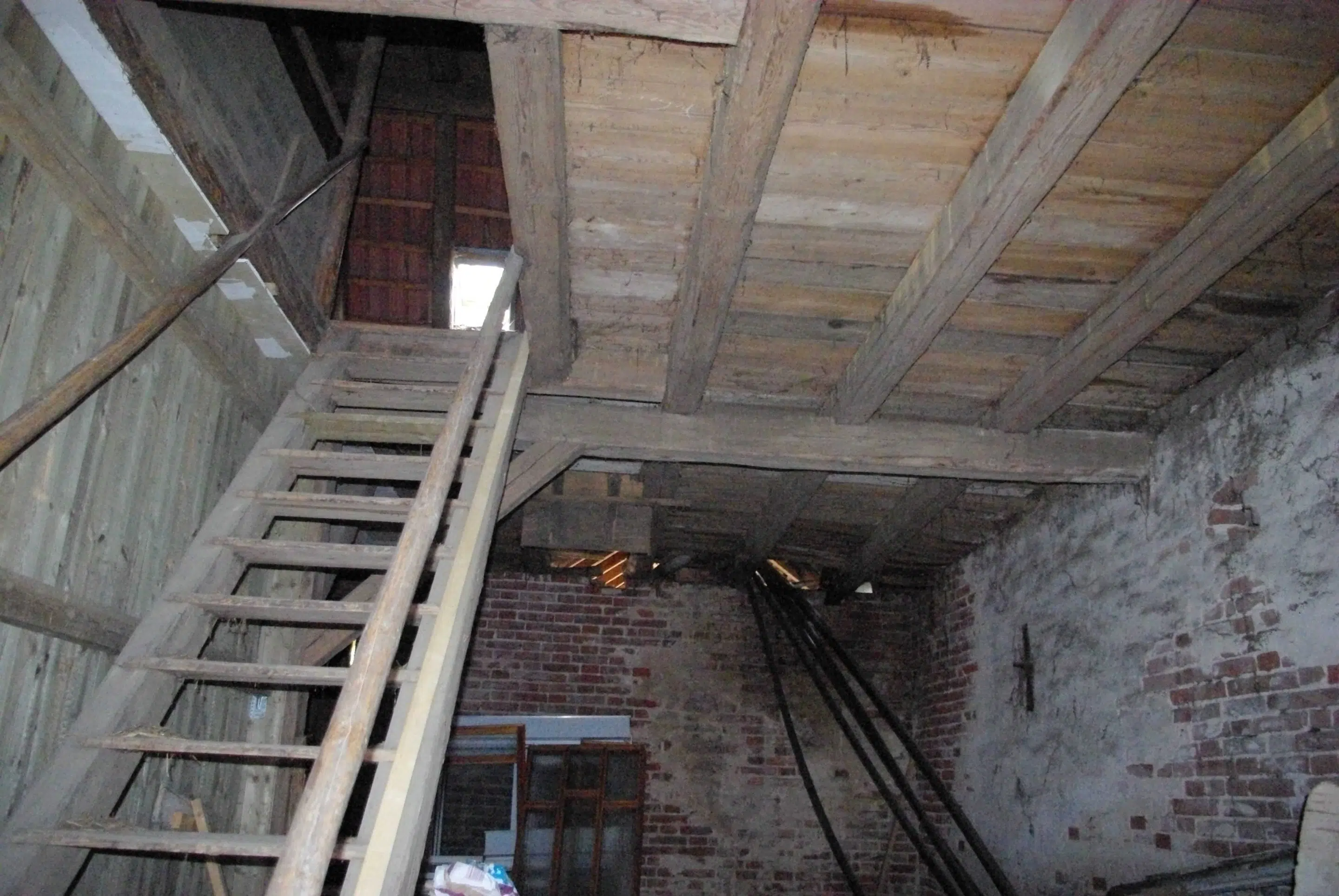 Freilegen des vorhandenen Tragwerks