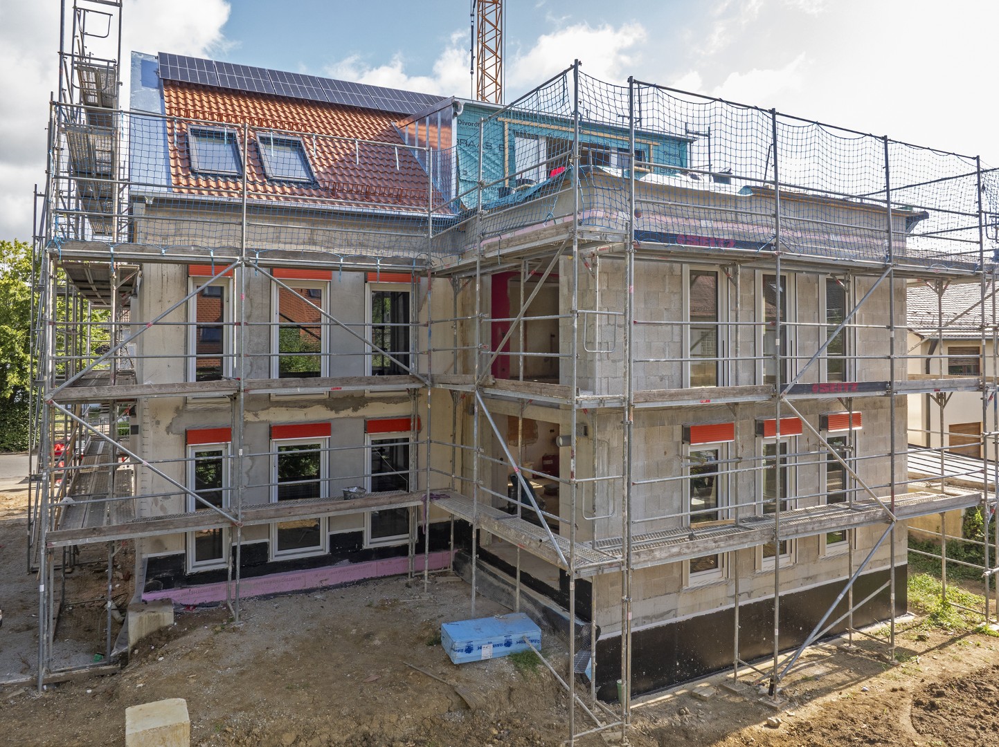 Rohbauphase mit Anbau und Photovoltaik &ndash; Wallensteinstra&szlig;e